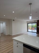 8601 Falmouth Ave, Unit 208 in Playa Del Rey, CA - Foto de edificio - Building Photo