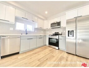 1726 Menlo Ave in Los Angeles, CA - Building Photo - Building Photo