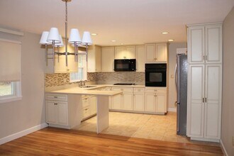 61 Alton St in Walpole, MA - Building Photo - Building Photo