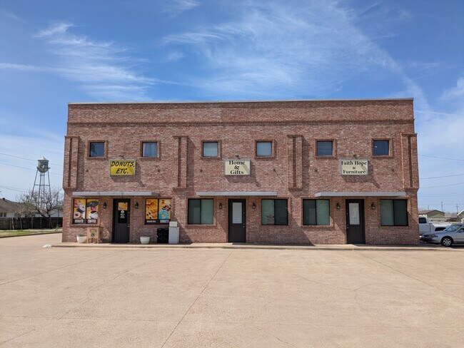 102 N Dallas St in Palmer, TX - Building Photo - Building Photo