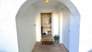 910 Big Tree Rd in South Daytona, FL - Building Photo - Building Photo