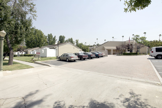 Glendora Gardens in Glendora, CA - Building Photo - Building Photo