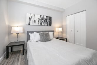 385 Melvin Ave in Hamilton, ON - Building Photo - Building Photo