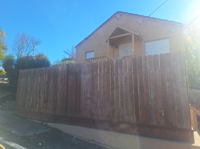 property at 919 Mariposa Ave