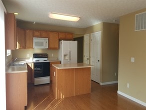 5192 Summerset Dr in Tipp City, OH - Building Photo - Building Photo