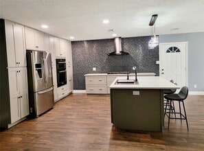 4170 Amir St in Houston, TX - Building Photo - Building Photo