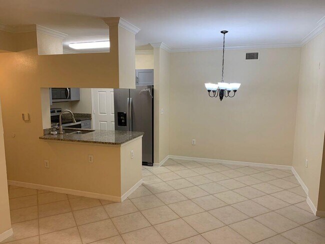 6533 Emerald Dunes Dr-Unit -304 in West Palm Beach, FL - Building Photo - Building Photo