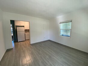 1512 N Chickasaw Trail in Orlando, FL - Foto de edificio - Building Photo