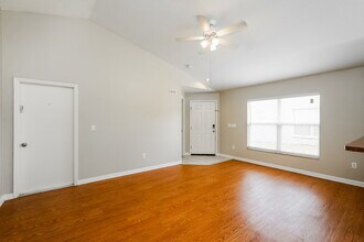 6171 Skylarkcrest Dr in Lithia, FL - Building Photo - Building Photo