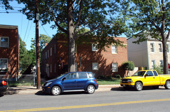 415 N West St in Alexandria, VA - Foto de edificio - Building Photo