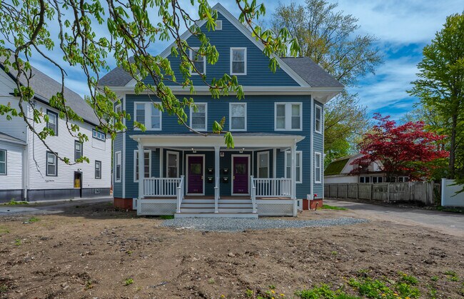 361 Miller Ave, Unit 3 in Portsmouth, NH - Foto de edificio - Building Photo