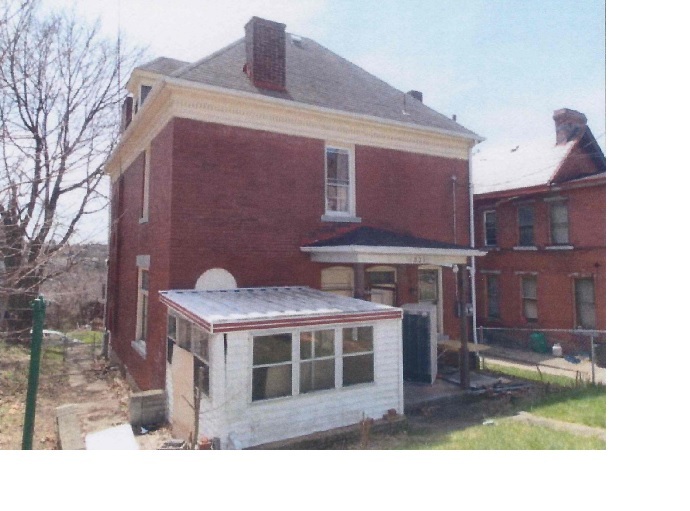 221 Jucunda St in Pittsburgh, PA - Building Photo