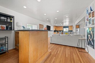 5227 E Falls View Dr in San Diego, CA - Building Photo - Building Photo
