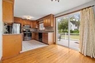 124 Cambridge St in Burlington, MA - Building Photo - Building Photo