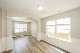 9422 Lakeview Rd in Union City, GA - Building Photo - Building Photo