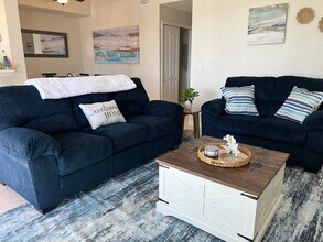 16635 Lake Circle Dr, Unit 613 in Ft. Myers, FL - Foto de edificio - Building Photo