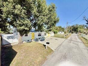 5212 Peach Ave in Seffner, FL - Building Photo - Building Photo