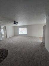 1643 Summers Ln in Klamath Falls, OR - Building Photo - Building Photo