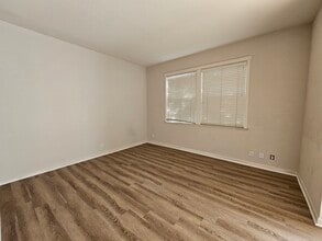 4634 Cowell Blvd in Davis, CA - Foto de edificio - Building Photo