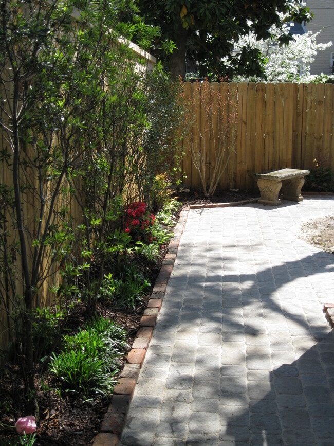 1421 Grove Ave, Unit # 2 in Richmond, VA - Foto de edificio - Building Photo