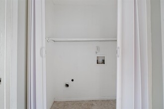 1113 W Rundberg Ln in Austin, TX - Building Photo - Building Photo