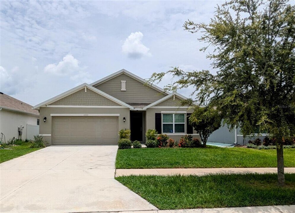 10221 Opaline Sky Ct in Riverview, FL - Building Photo