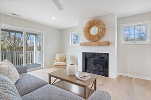 32 Regency Cir in Kittery, ME - Building Photo