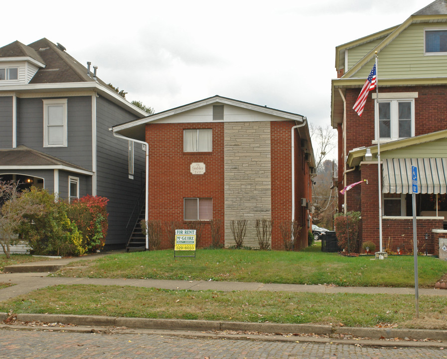 725 10th Ave in Huntington, WV - Building Photo