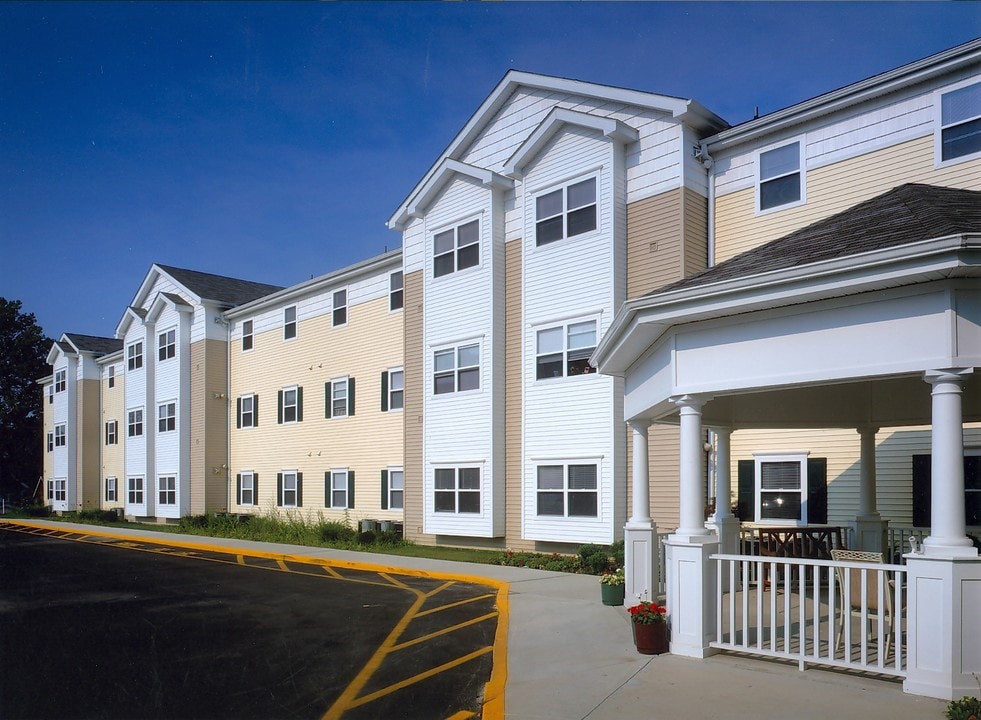 Sycamore Place Apartments in Campbell, OH - Building Photo