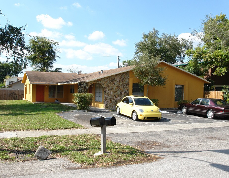 5431-5501 SW 43rd Ter in Fort Lauderdale, FL - Foto de edificio