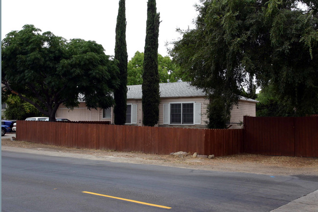 6935 Hoffman Ave in La Mesa, CA - Foto de edificio - Building Photo