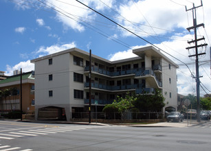 718 Mccully St in Honolulu, HI - Building Photo - Building Photo