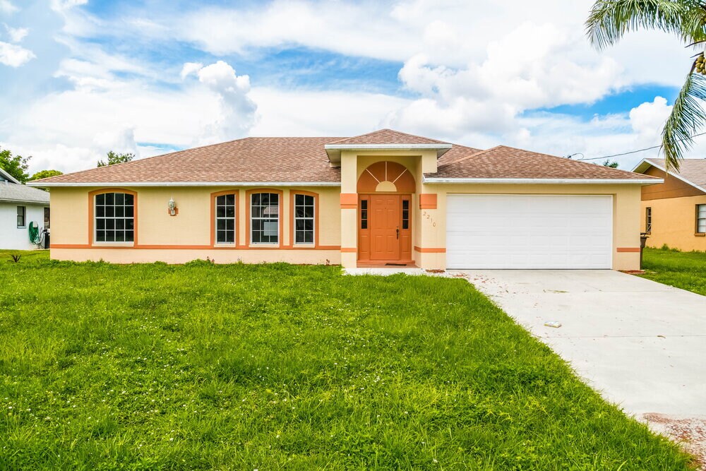 2210 SE 15th St in Cape Coral, FL - Building Photo