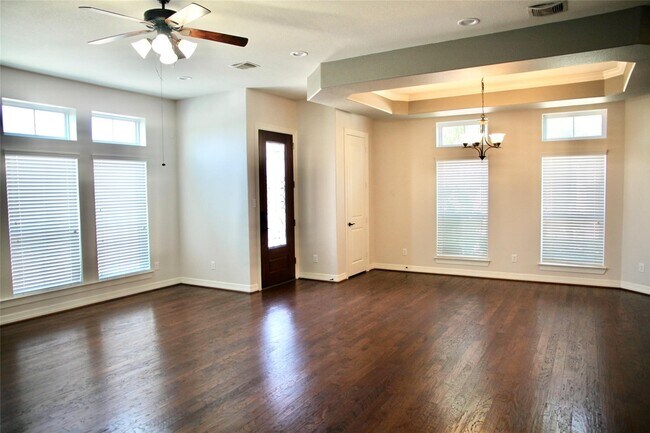 property at 28 W Oaks Dr