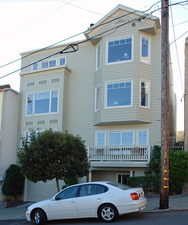 745 Chestnut St in San Francisco, CA - Building Photo