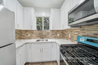 1267 Vin Scully Ave in Los Angeles, CA - Building Photo - Building Photo