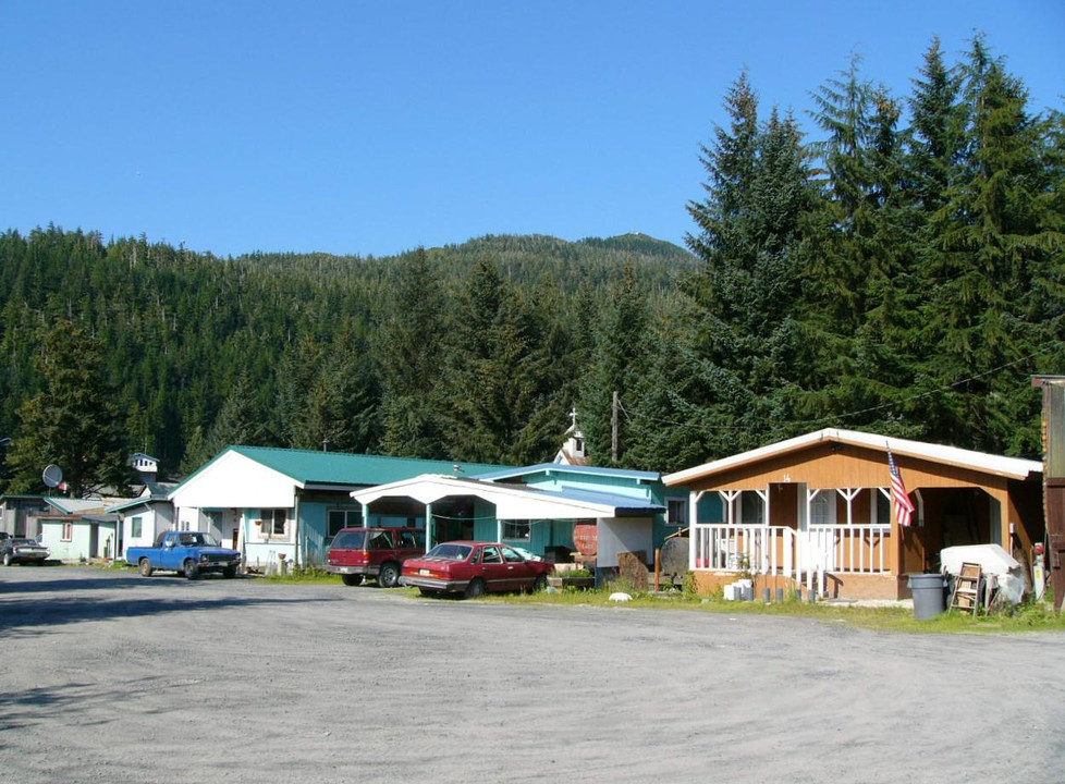 940 Lake Ave in Cordova, AK - Foto de edificio