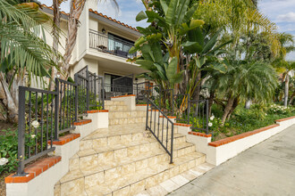 1301 S Catalina Ave in Redondo Beach, CA - Building Photo - Building Photo