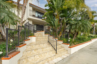 1301 S Catalina Ave in Redondo Beach, CA - Foto de edificio - Building Photo