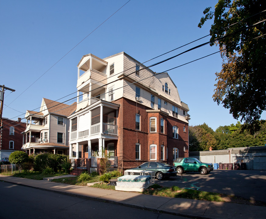 699 Stanley St in New Britain, CT - Building Photo