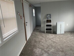 20 Woodland Dr in Waterford, CT - Building Photo - Building Photo