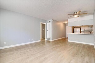2122 Hancock Dr in Austin, TX - Building Photo
