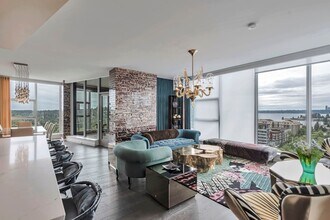 188 Bellevue Way NE in Bellevue, WA - Building Photo - Building Photo