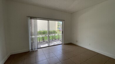 661 Cypress Lake Blvd in Pompano Beach, FL - Building Photo - Building Photo