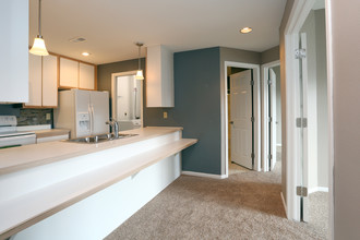 Harbour East in Rockford, IL - Building Photo - Interior Photo