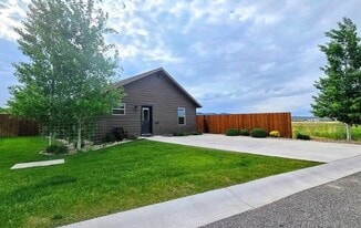 143 Rachel Ave in Ennis, MT - Building Photo