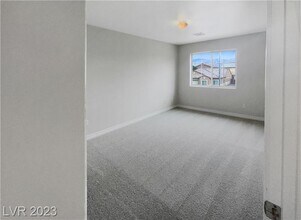 317 Iron Summit Ave in North Las Vegas, NV - Building Photo - Building Photo