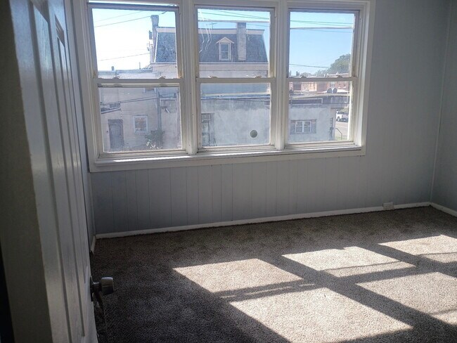 2699 S 62nd St in Philadelphia, PA - Foto de edificio - Building Photo