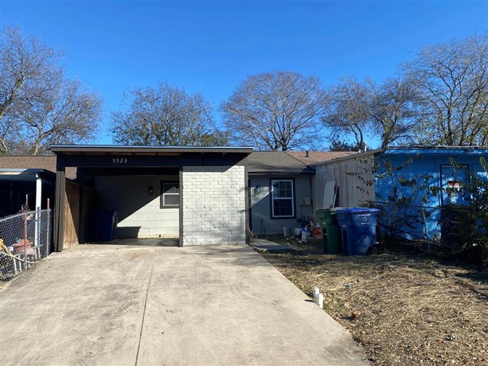 5523 Little Creek Dr in San Antonio, TX - Building Photo