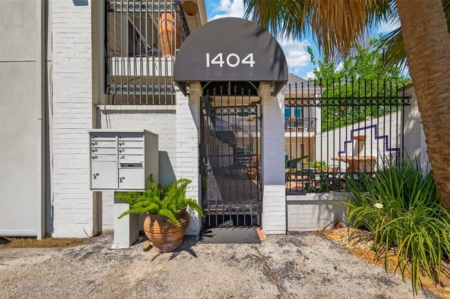 1404 Welch St in Houston, TX - Building Photo - Building Photo